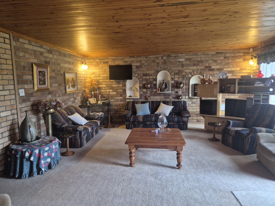 5 Bedroom Property for Sale in Wolmaransstad North West